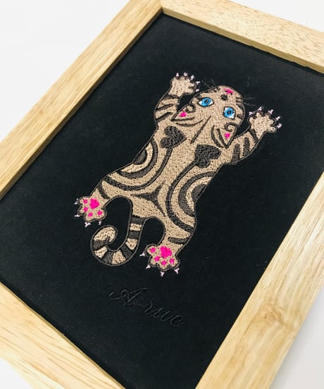 猫ちゃん刺繍画(2Lサイズ） No.11　（茶トラ-1)