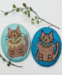 刺繍のブローチ（茶トラ猫 1 ）