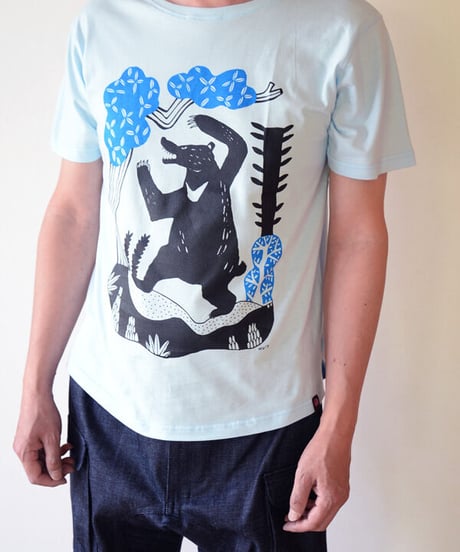 森のクマTシャツ（ライトブルー）