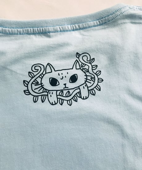 森の猫 Tシャツ (ブルー）