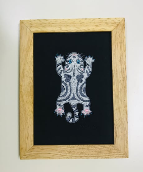 猫ちゃん刺繍画(2Lサイズ） No.13 (トラ柄シルバーグレー１）
