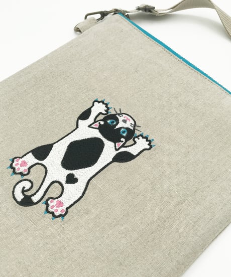 リネン刺繍サコッシュ ( No.02 )黒ハチワレちゃん