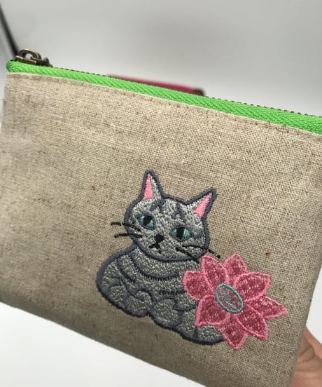 刺繍ポーチ（グレートラ猫）