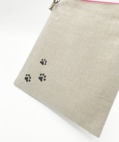 リネン刺繍サコッシュ ( No.13 )黒ブチちゃん