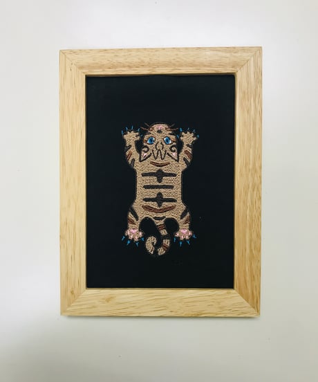 猫ちゃん刺繍画(2Lサイズ） No.15（トラ柄 ブラウン）