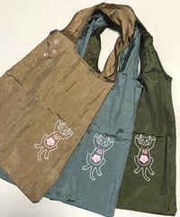 招き猫刺繍バッグ （サクラ)