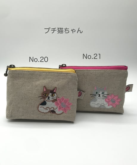 刺繍ポーチ（ブチ猫 No.2）