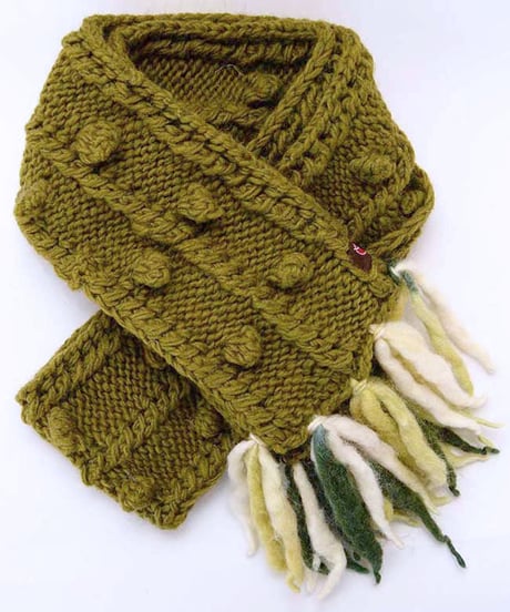 手編みニットマフラー