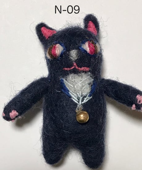 ネコちゃんFeltブローチ（ネイビー系 2）