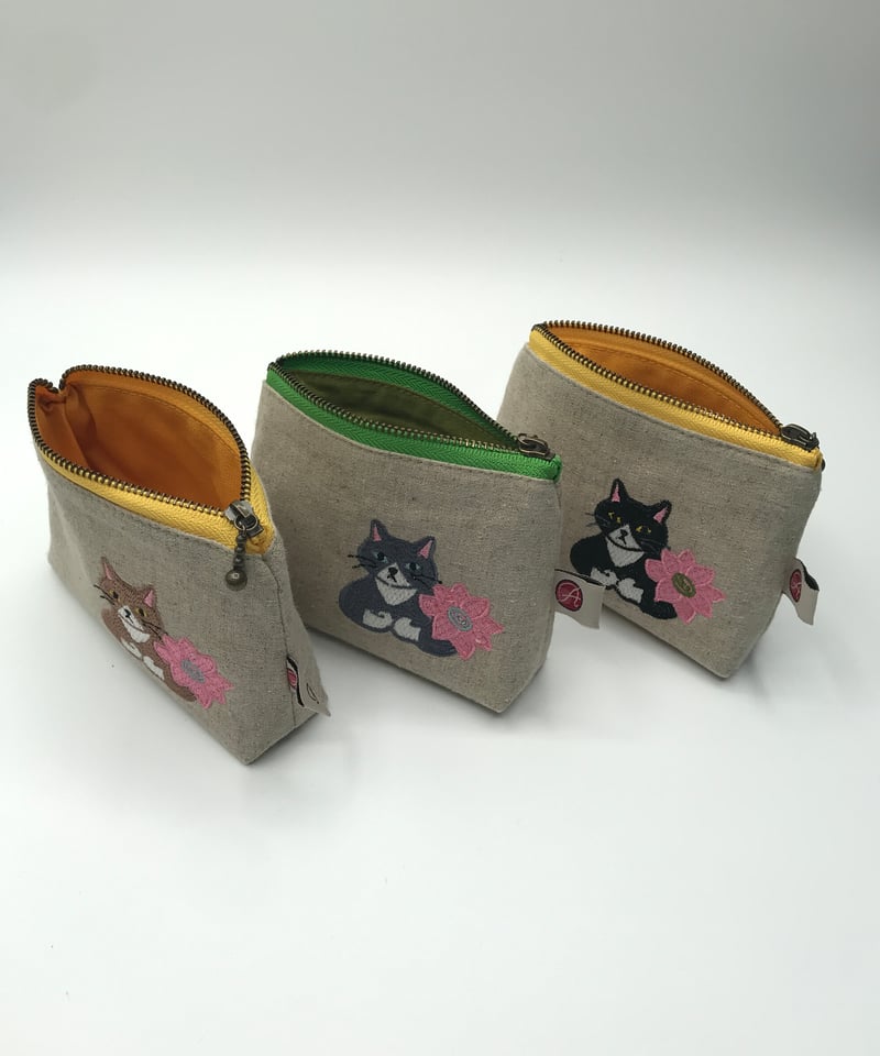 刺繍ポーチ（ハチワレ猫） | A-rue OnlineShop