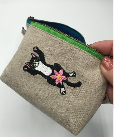 刺繍ポーチ（バンザイ猫 ）