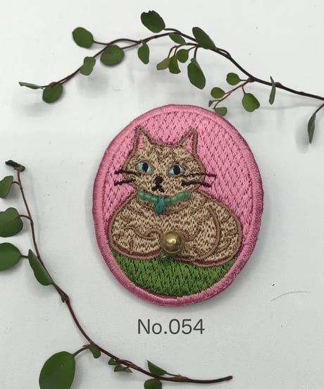 刺繍のブローチ（茶トラ猫 3 ）