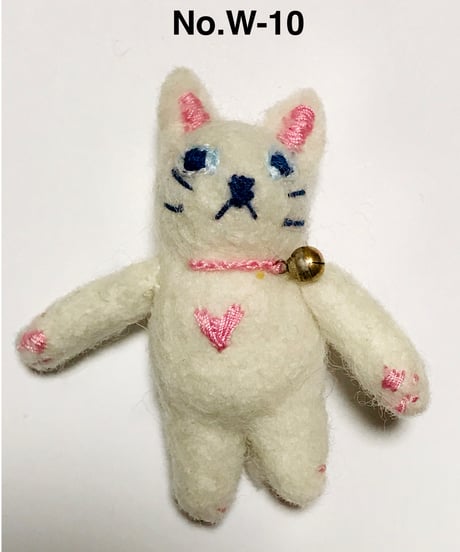 ネコちゃんfeltブローチ（ナチュラル系 3 ）