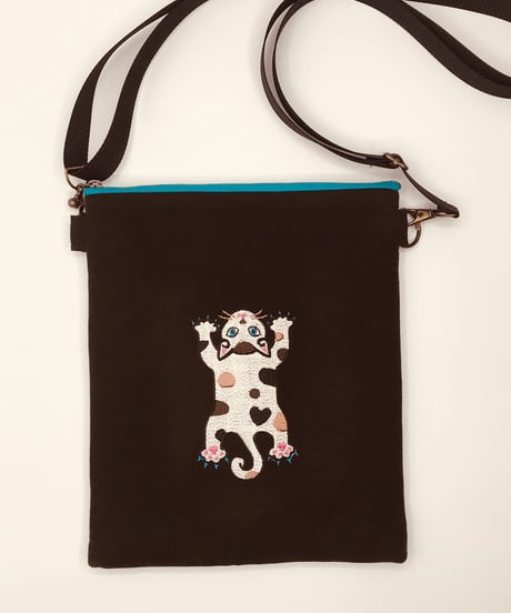 空飛ぶ猫ちゃん刺繍サコッシュ（No.6)三毛ちゃん