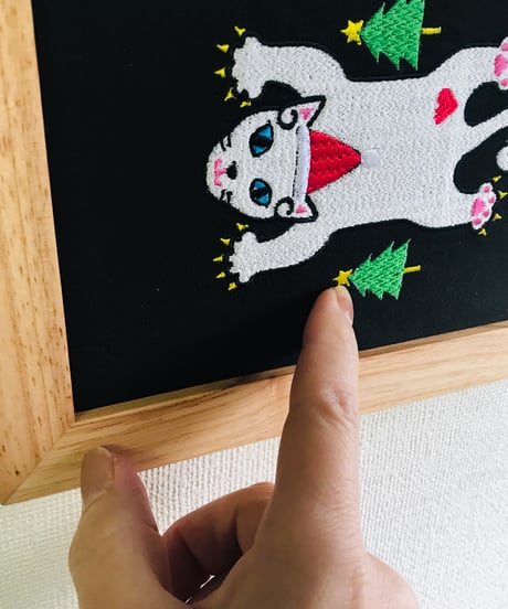 猫ちゃん刺繍画(2Lサイズ）X'mas No.3 (白ブルーアイ）