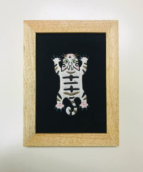 猫ちゃん刺繍画(2Lサイズ） No.14（トラ柄ホワイト）