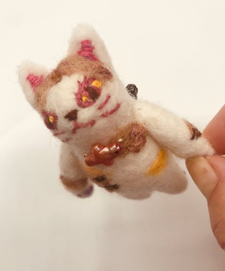 ネコちゃんfeltブローチ（ナチュラル系 2 ）