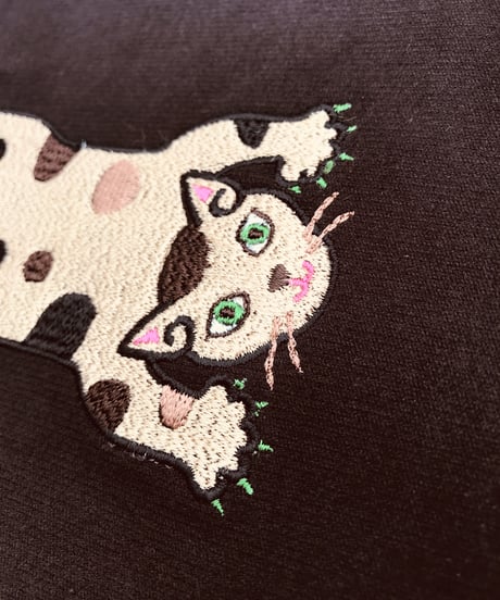 空飛ぶ猫ちゃん刺繍サコッシュ（No2) 茶サビ
