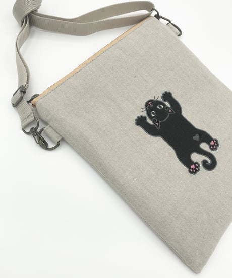 リネン刺繍サコッシュ ( No.10 ) クロネコちゃん 2