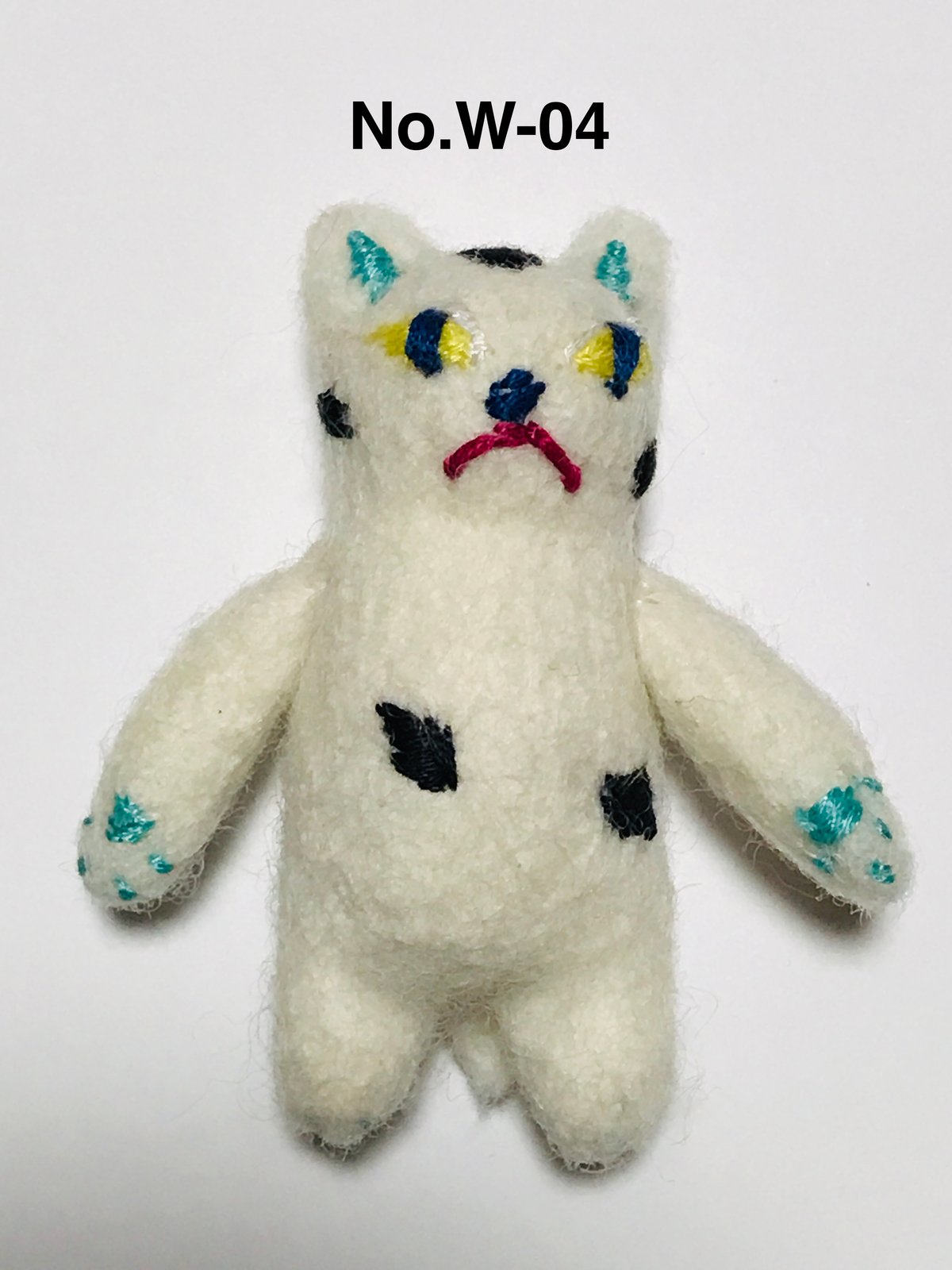 ネコちゃんfeltブローチ（ナチュラル系1） | A-rue OnlineShop