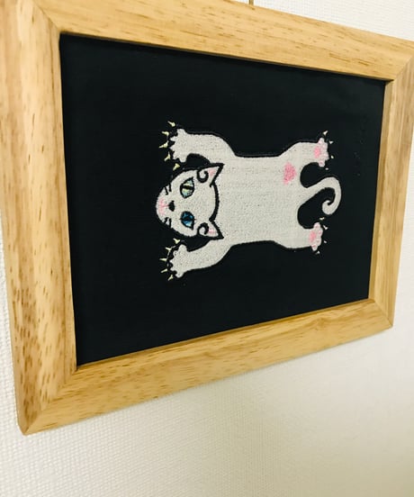猫ちゃん刺繍画(2Lサイズ） No.1９ ( ホワイト1）