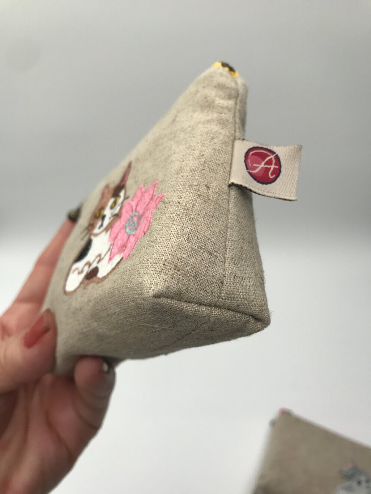 刺繍ポーチ（ブチ猫 No.2） | A-rue OnlineShop