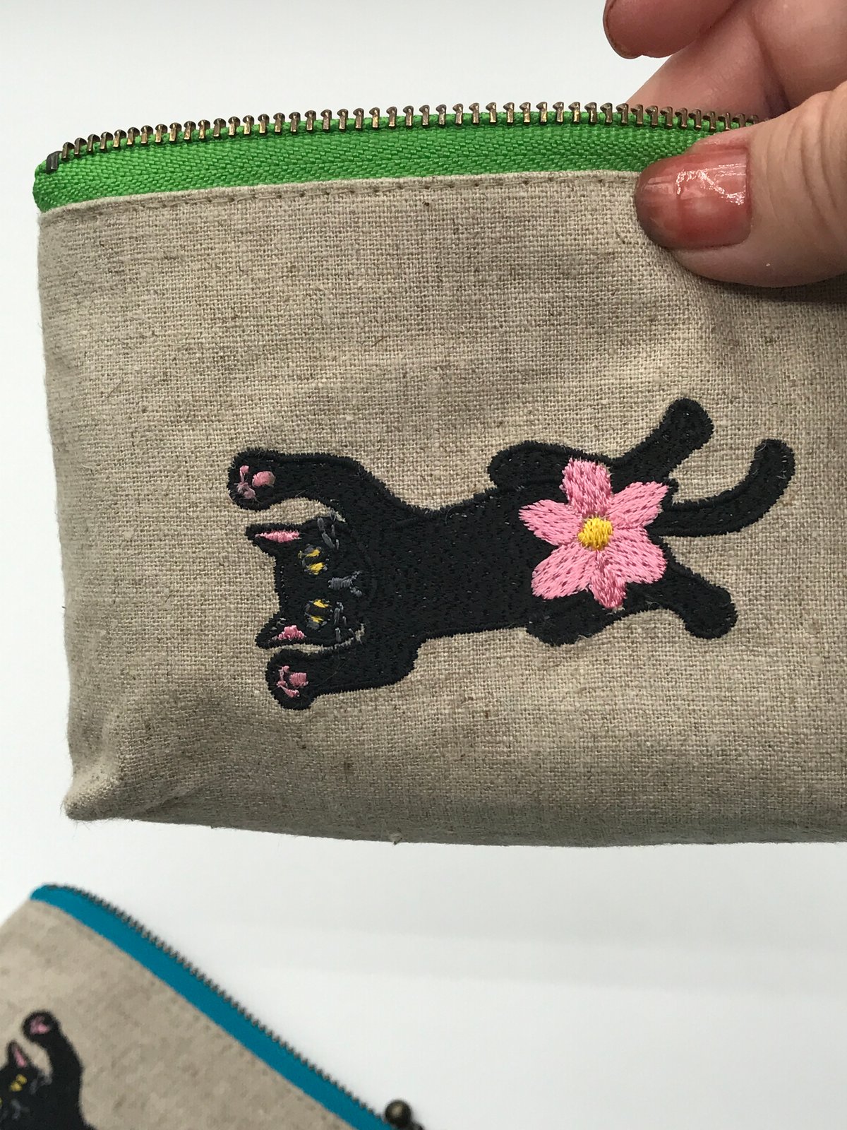 刺繍ポーチ（バンザイ黒猫 No.2） | A-rue OnlineShop