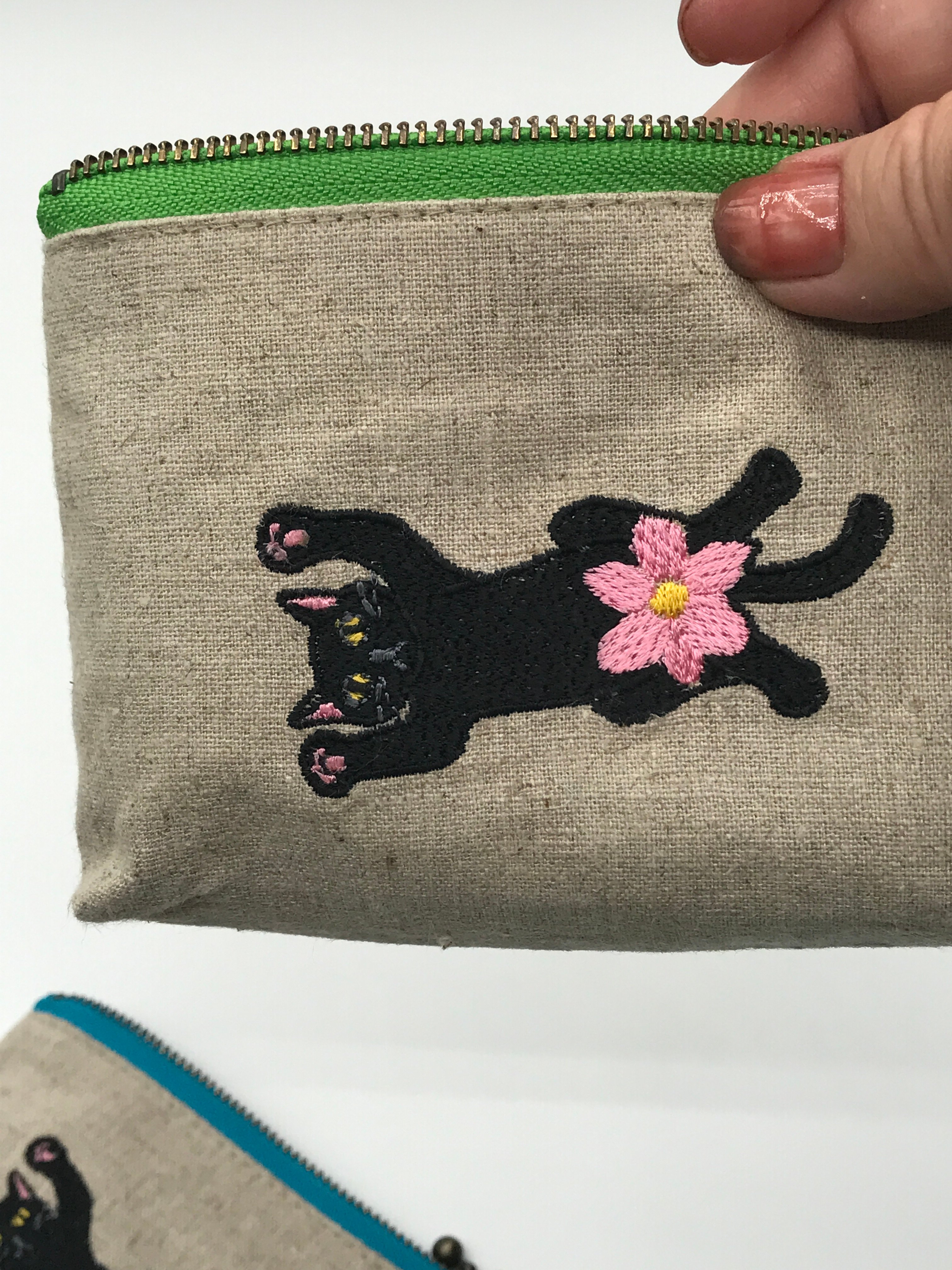 刺繍ポーチ（バンザイ黒猫 No.2） | A-rue OnlineShop