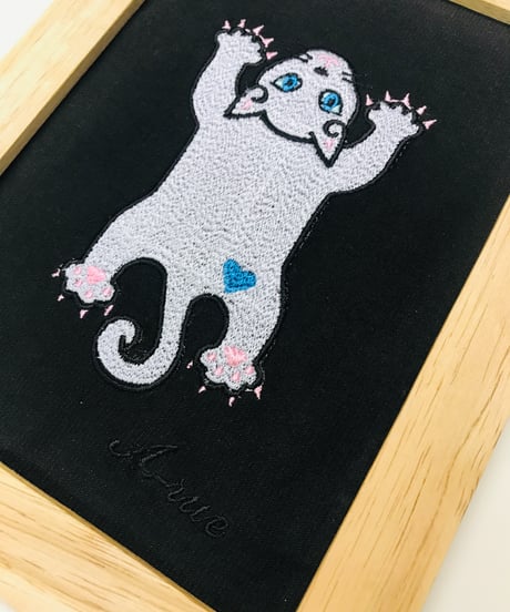 猫ちゃん刺繍画(2Lサイズ） No.16 (シルバーグレー）