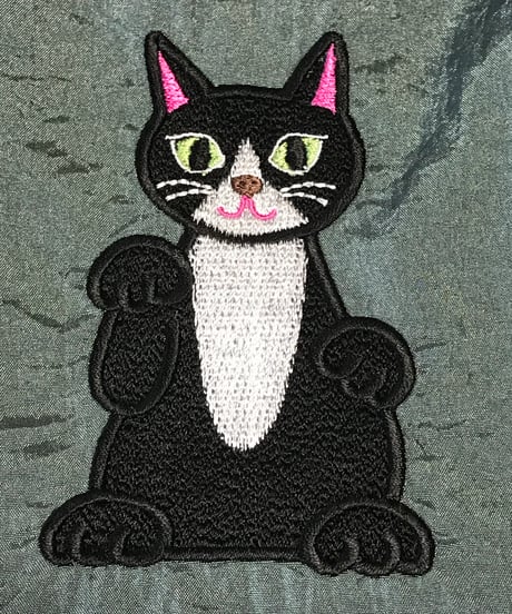 招き猫刺繍バッグ （ハチワレ)
