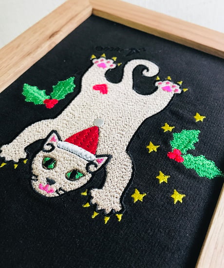 猫ちゃん刺繍画(2Lサイズ）X'mas No.５(茶猫サンタ）