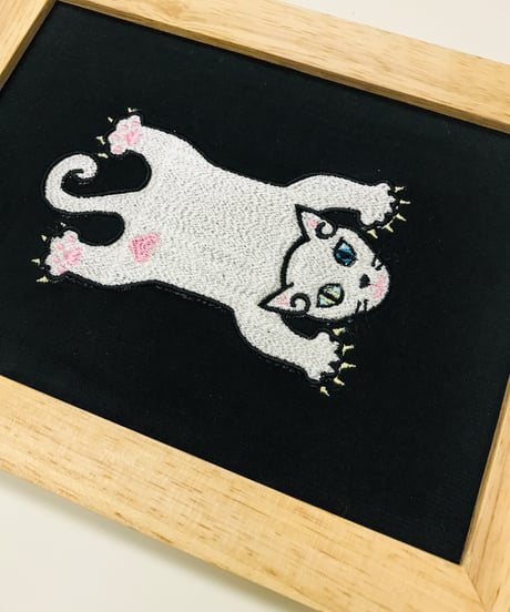 猫ちゃん刺繍画(2Lサイズ） No.1９ ( ホワイト1）