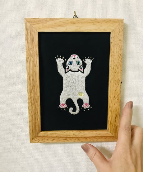 猫ちゃん刺繍画(2Lサイズ） No.20 (ホワイト2)