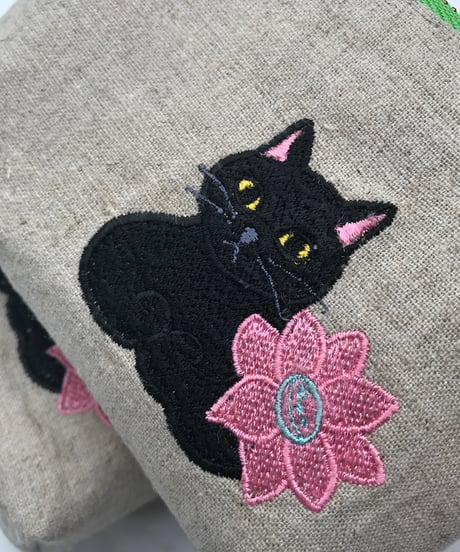 刺繍ポーチ（黒猫 No.1）
