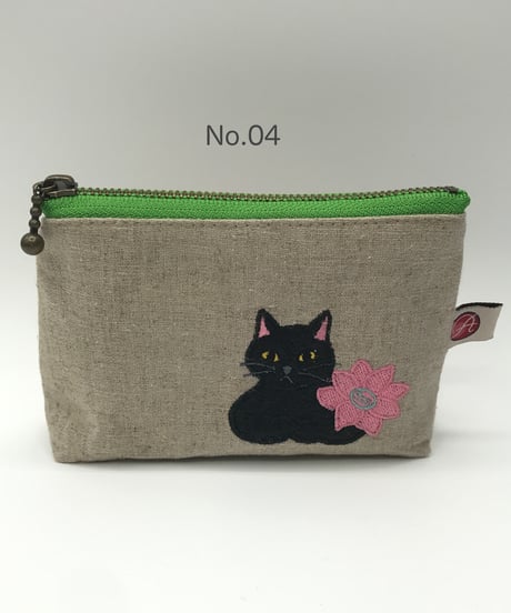 刺繍ポーチ（黒猫 No.1）