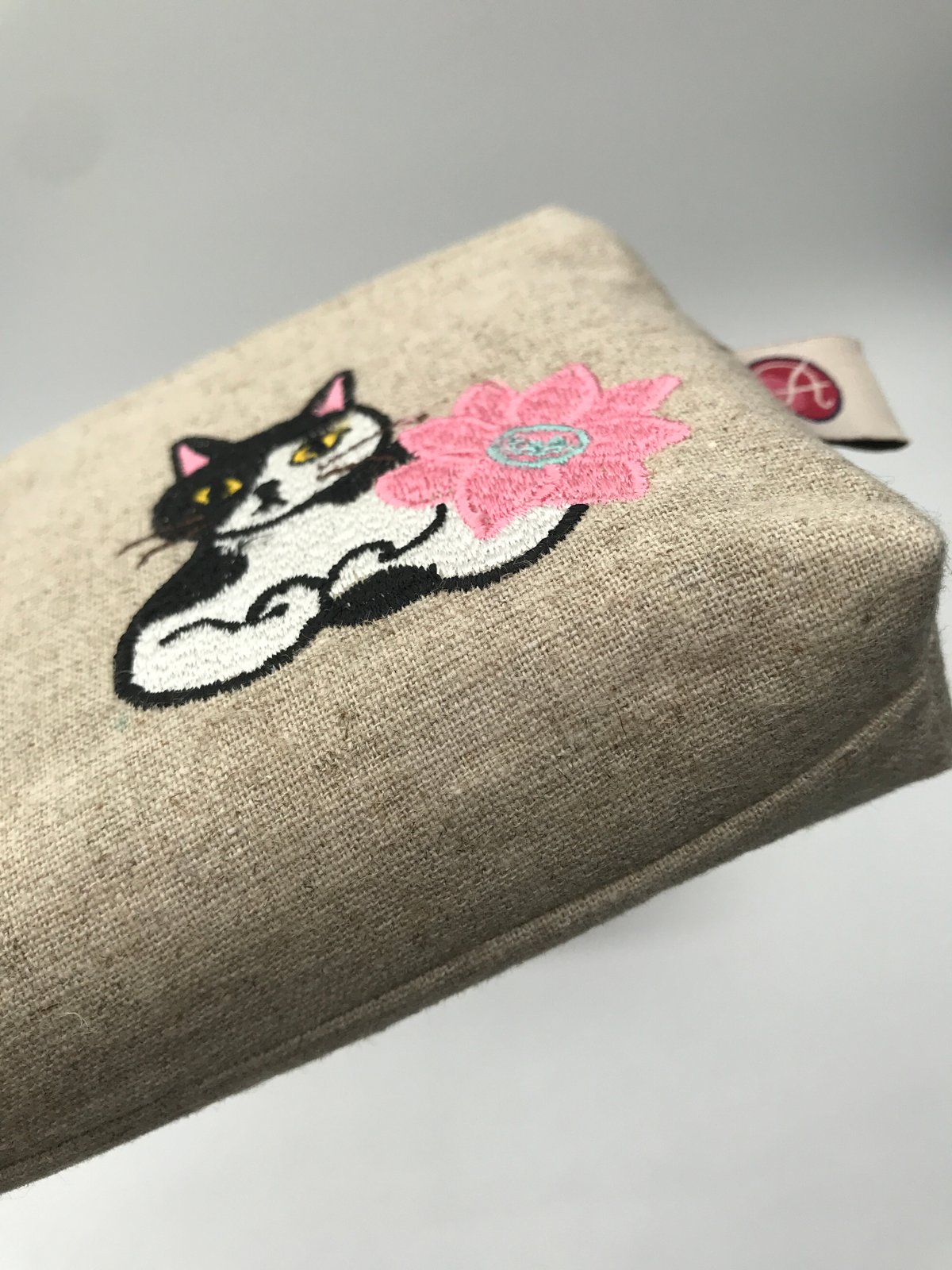 刺繍ポーチ（ブチ猫 No.1 ） | A-rue OnlineShop