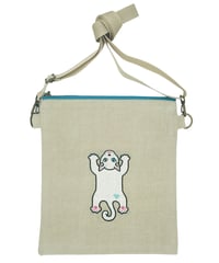 リネン刺繍サコッシュ ( No.07) 白猫ちゃん２