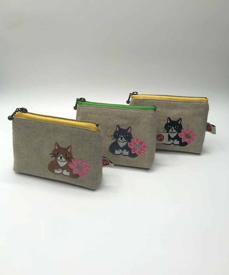 刺繍ポーチ（ハチワレ猫） | A-rue OnlineShop
