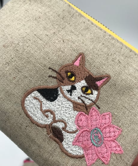 刺繍ポーチ（ブチ猫 No.2）