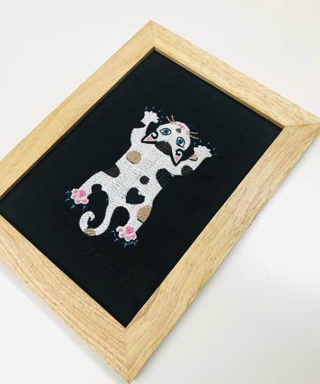 猫ちゃん刺繍画(2Lサイズ） No.７(三毛猫２）