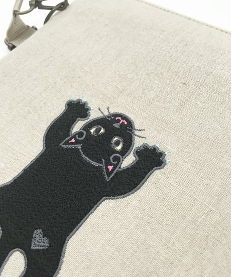 リネン刺繍サコッシュ ( No.10 ) クロネコちゃん 2
