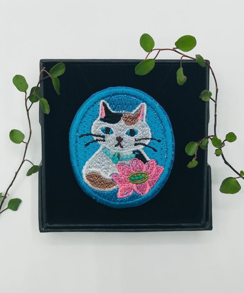 刺繍のブローチ（三毛猫ちゃん） | A-rue OnlineShop
