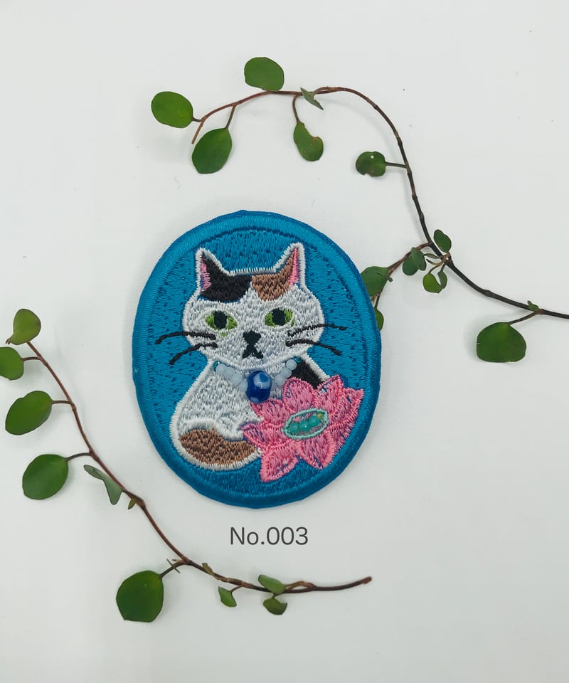 刺繍のブローチ（三毛猫ちゃん） | A-rue OnlineShop