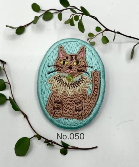 刺繍のブローチ（茶トラ猫 1 ）