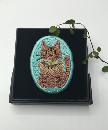 刺繍のブローチ（茶トラ猫 1 ）