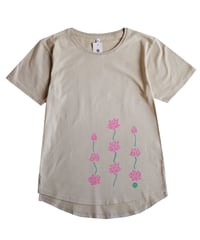 ロータス柄Tシャツ