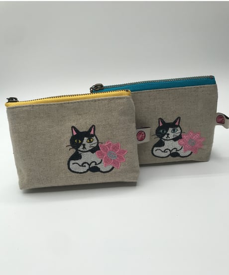 刺繍ポーチ（ブチ猫 No.1 ）