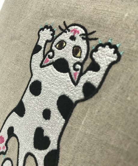 リネン刺繍サコッシュ ( No.13 )黒ブチちゃん