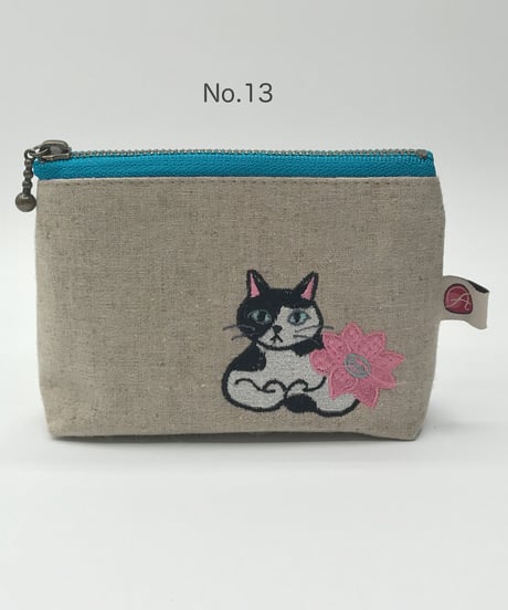 刺繍ポーチ（ブチ猫 No.1 ）
