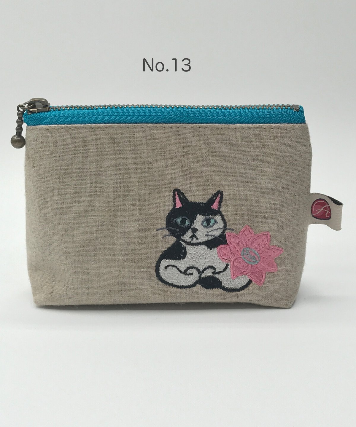 子猫　20cmポーチ　マチあり 刺繍ポーチ（ブチ猫 No.1 ） | A-rue OnlineShop
